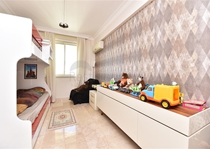 اطلالة بحر - شقة 3 غرف وصالة مفروشة -ضمن مجمع يضم خدمات 5 نجوم - في كارجيجاك / الانيا 