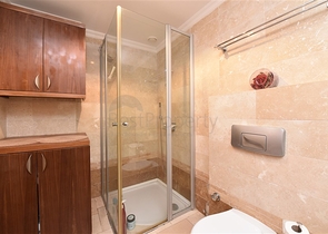 اطلالة بحر - شقة 3 غرف وصالة مفروشة -ضمن مجمع يضم خدمات 5 نجوم - في كارجيجاك / الانيا 