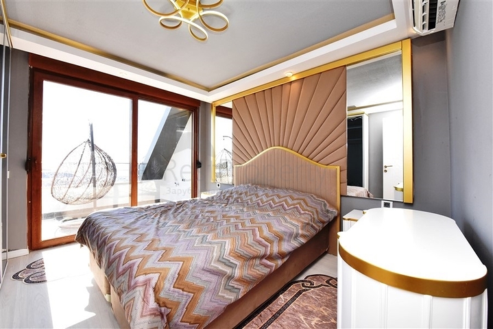 اطلالة بحر وقلعة - دوبلكس انيقة 3 غرف وصالة - في مركز الانيا 