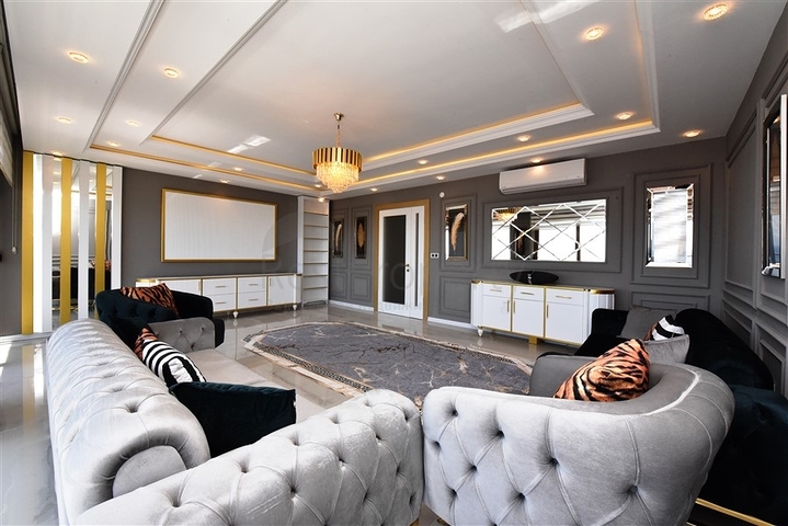 اطلالة بحر وقلعة - دوبلكس انيقة 3 غرف وصالة - في مركز الانيا 