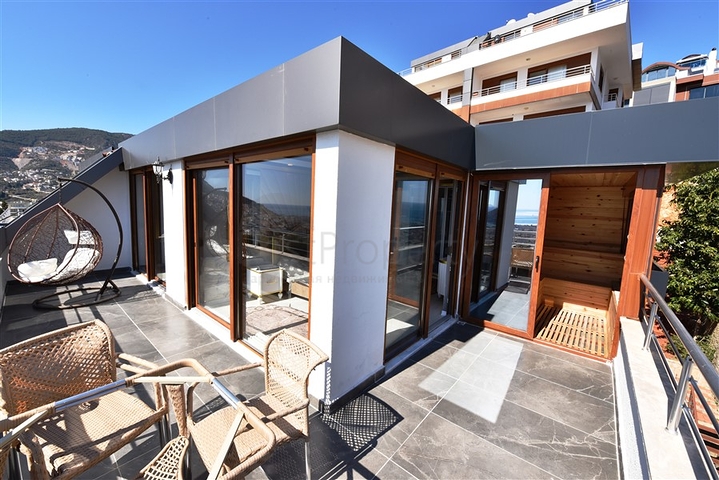 اطلالة بحر وقلعة - دوبلكس انيقة 3 غرف وصالة - في مركز الانيا 