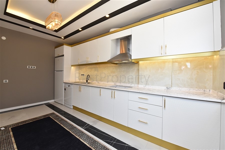 اطلالة بحر وقلعة - دوبلكس انيقة 3 غرف وصالة - في مركز الانيا 