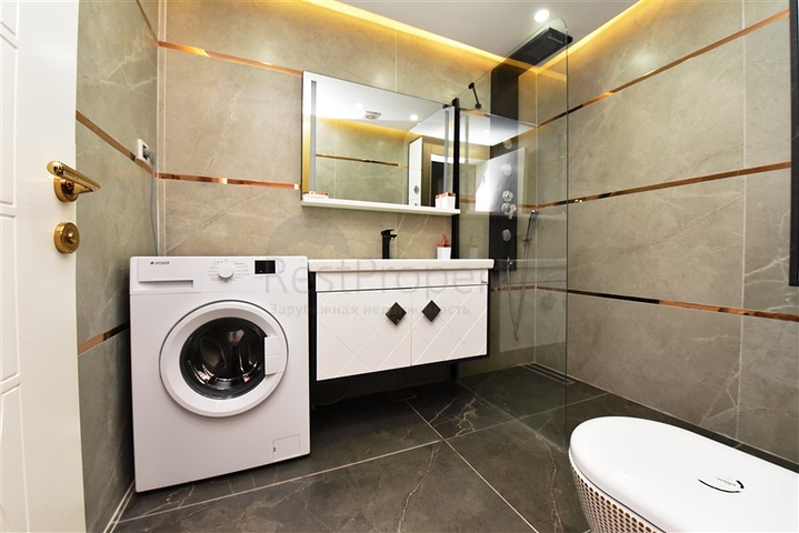 اطلالة بحر وقلعة - دوبلكس انيقة 3 غرف وصالة - في مركز الانيا 