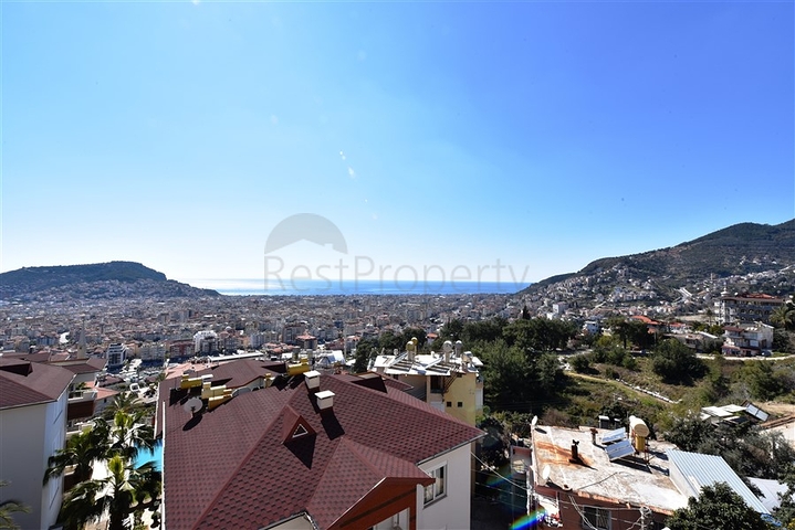 اطلالة بحر وقلعة - دوبلكس انيقة 3 غرف وصالة - في مركز الانيا 