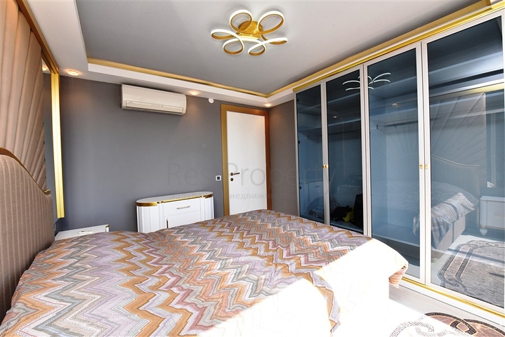 اطلالة بحر وقلعة - دوبلكس انيقة 3 غرف وصالة - في مركز الانيا 