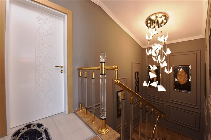 اطلالة بحر وقلعة - دوبلكس انيقة 3 غرف وصالة - في مركز الانيا 