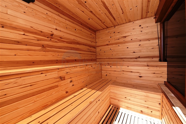 اطلالة بحر وقلعة - دوبلكس انيقة 3 غرف وصالة - في مركز الانيا 