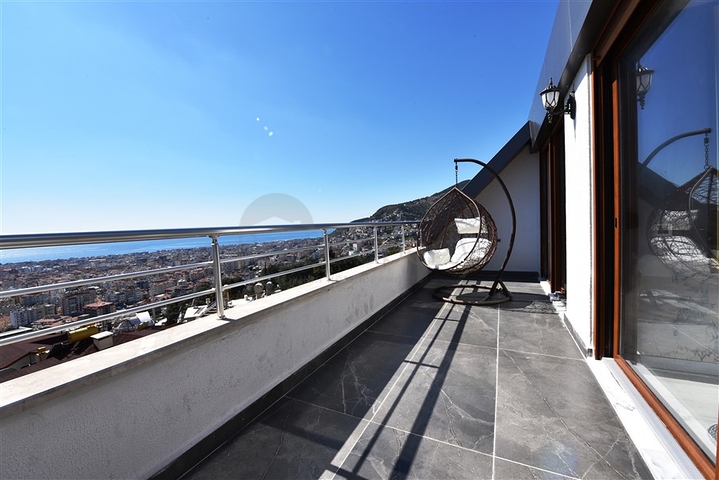 اطلالة بحر وقلعة - دوبلكس انيقة 3 غرف وصالة - في مركز الانيا 