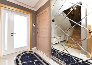 اطلالة بحر وقلعة - دوبلكس انيقة 3 غرف وصالة - في مركز الانيا 