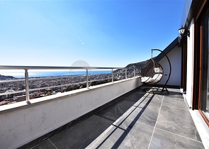 اطلالة بحر وقلعة - دوبلكس انيقة 3 غرف وصالة - في مركز الانيا 