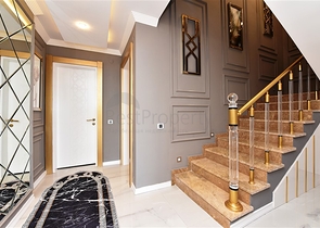 اطلالة بحر وقلعة - دوبلكس انيقة 3 غرف وصالة - في مركز الانيا 