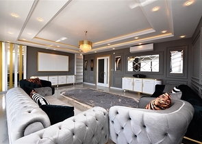 اطلالة بحر وقلعة - دوبلكس انيقة 3 غرف وصالة - في مركز الانيا 