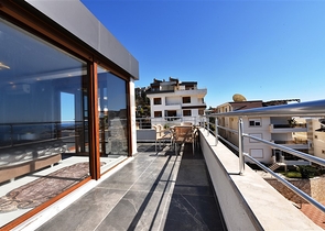 اطلالة بحر وقلعة - دوبلكس انيقة 3 غرف وصالة - في مركز الانيا 