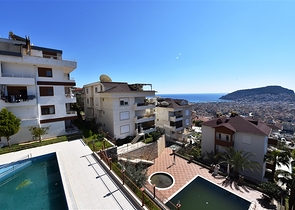 اطلالة بحر وقلعة - دوبلكس انيقة 3 غرف وصالة - في مركز الانيا 