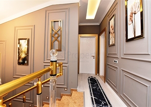 اطلالة بحر وقلعة - دوبلكس انيقة 3 غرف وصالة - في مركز الانيا 