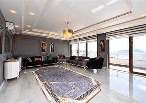 اطلالة بحر وقلعة - دوبلكس انيقة 3 غرف وصالة - في مركز الانيا 