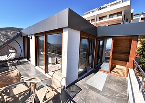 اطلالة بحر وقلعة - دوبلكس انيقة 3 غرف وصالة - في مركز الانيا 