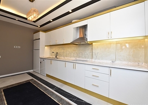 اطلالة بحر وقلعة - دوبلكس انيقة 3 غرف وصالة - في مركز الانيا 