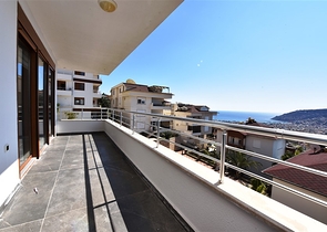 اطلالة بحر وقلعة - دوبلكس انيقة 3 غرف وصالة - في مركز الانيا 