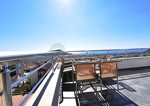 اطلالة بحر وقلعة - دوبلكس انيقة 3 غرف وصالة - في مركز الانيا 