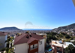 اطلالة بحر وقلعة - دوبلكس انيقة 3 غرف وصالة - في مركز الانيا 