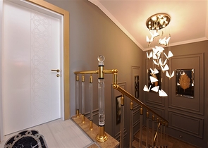 اطلالة بحر وقلعة - دوبلكس انيقة 3 غرف وصالة - في مركز الانيا 