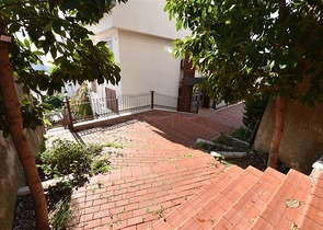 اطلالة بحر وقلعة - دوبلكس انيقة 3 غرف وصالة - في مركز الانيا 