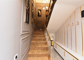 اطلالة بحر وقلعة - دوبلكس انيقة 3 غرف وصالة - في مركز الانيا 