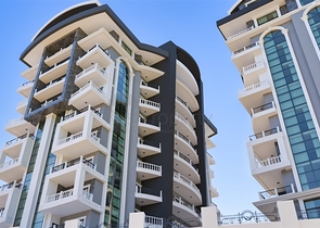 شقق للبيع بالتقسيط - مجمع فاخر في مركز الانيا 