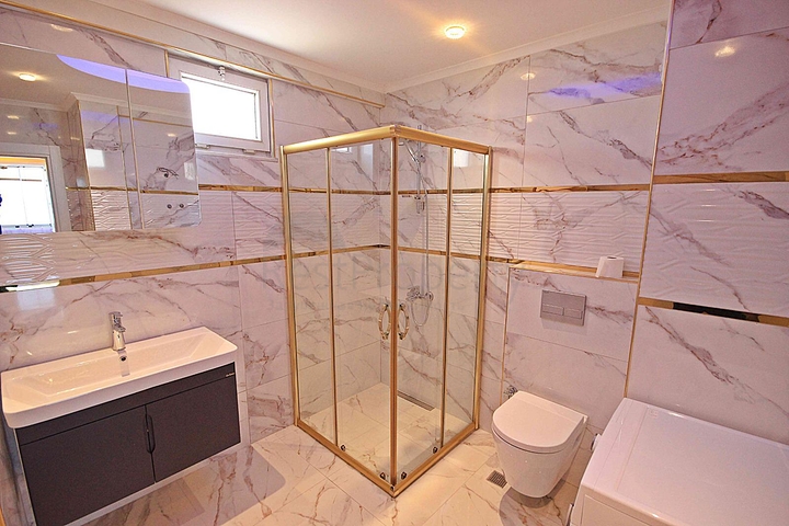 اطلالة مباشرة على البحر - غرفتين وصالة مفروشة - في محمودلار / الانيا 