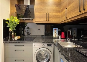 مجمع بخدمات فندقية - شقة غرفتين وصالة مفروشة - في محمودلار / الانيا 