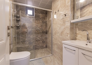 شقة فاخرة - غرفتين وصالة مفروشة - مجمع حديث - في محمودلار / الانيا 