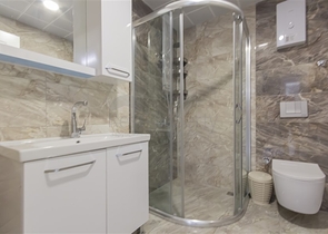 شقة فاخرة - غرفتين وصالة مفروشة - مجمع حديث - في محمودلار / الانيا 