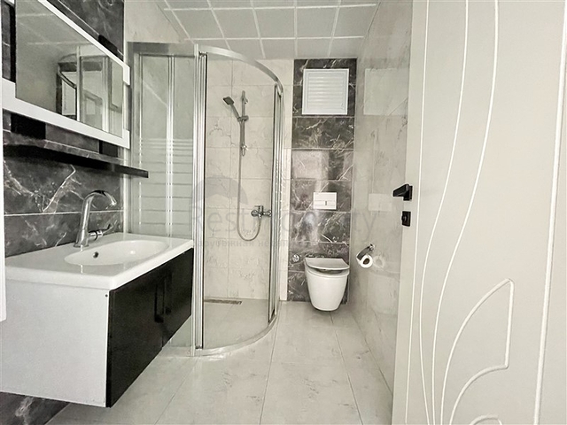 شقة جديدة بسعر مناسب - غرفة وصالة ضمن مجمع قريب من البحر - في محمودلار / الانيا 