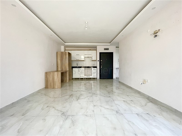 شقة جديدة بسعر مناسب - غرفة وصالة ضمن مجمع قريب من البحر - في محمودلار / الانيا 