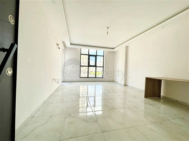 شقة جديدة بسعر مناسب - غرفة وصالة ضمن مجمع قريب من البحر - في محمودلار / الانيا 