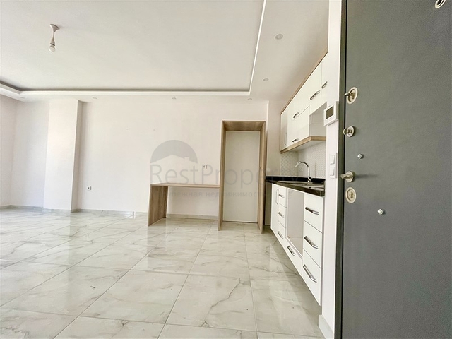 شقة جديدة بسعر مناسب - غرفة وصالة ضمن مجمع قريب من البحر - في محمودلار / الانيا 