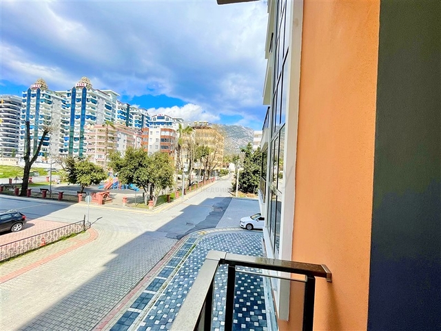 شقة جديدة بسعر مناسب - غرفة وصالة ضمن مجمع قريب من البحر - في محمودلار / الانيا 