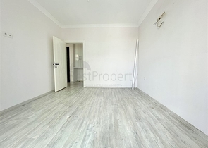 شقة جديدة بسعر مناسب - غرفة وصالة ضمن مجمع قريب من البحر - في محمودلار / الانيا 