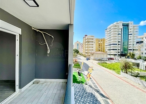 شقة جديدة بسعر مناسب - غرفة وصالة ضمن مجمع قريب من البحر - في محمودلار / الانيا 