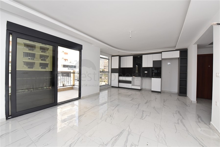 شقة فاخرة - تصميم 2 غرفة وصالة -قريبة من البحر - في محمودلار / الانيا 