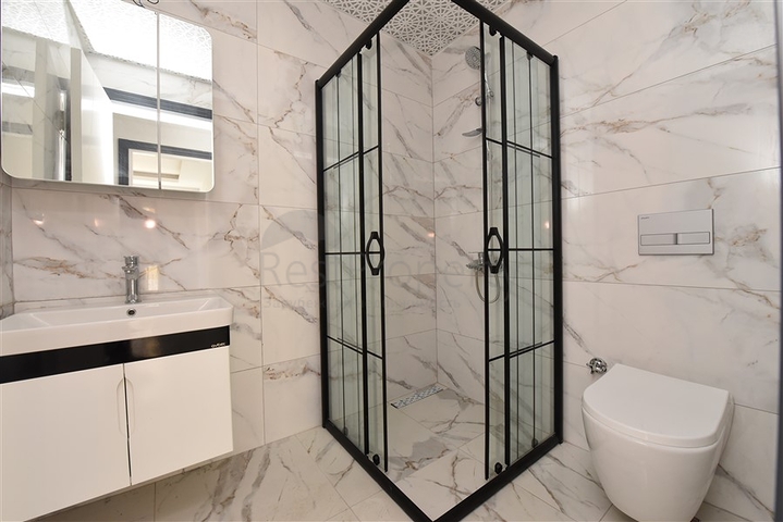 شقة فاخرة - تصميم 2 غرفة وصالة -قريبة من البحر - في محمودلار / الانيا 