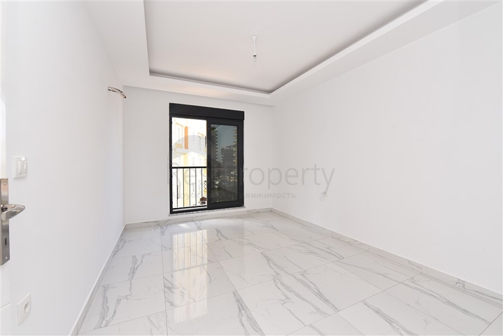 شقة فاخرة - تصميم 2 غرفة وصالة -قريبة من البحر - في محمودلار / الانيا 