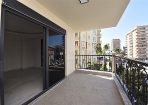 شقة فاخرة - تصميم 2 غرفة وصالة -قريبة من البحر - في محمودلار / الانيا 