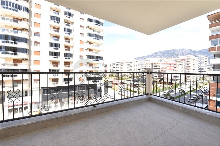 قريبة من البحر والخدمات - شقة غرفتين وصالة - ضمن مجمع عائلي انيق - محمودلار / الانيا 