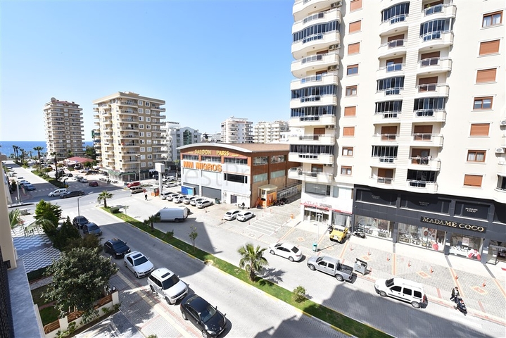 قريبة من البحر والخدمات - شقة غرفتين وصالة - ضمن مجمع عائلي انيق - محمودلار / الانيا 