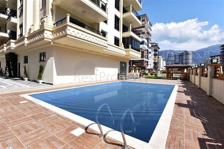 قريبة من البحر والخدمات - شقة غرفتين وصالة - ضمن مجمع عائلي انيق - محمودلار / الانيا 