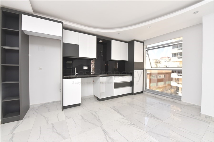 قريبة من البحر والخدمات - شقة غرفتين وصالة - ضمن مجمع عائلي انيق - محمودلار / الانيا 