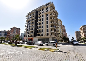 قريبة من البحر والخدمات - شقة غرفتين وصالة - ضمن مجمع عائلي انيق - محمودلار / الانيا 