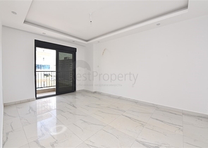 قريبة من البحر والخدمات - شقة غرفتين وصالة - ضمن مجمع عائلي انيق - محمودلار / الانيا 